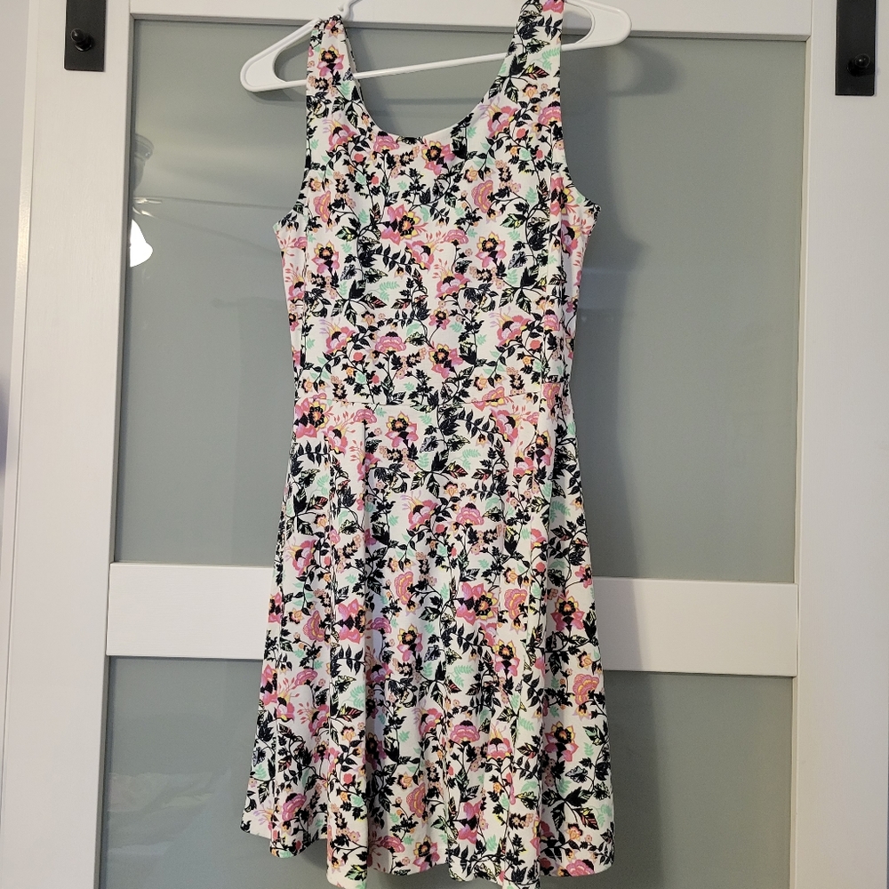 FLOWER SLEEVELESS FIT AND FLAR DRESS